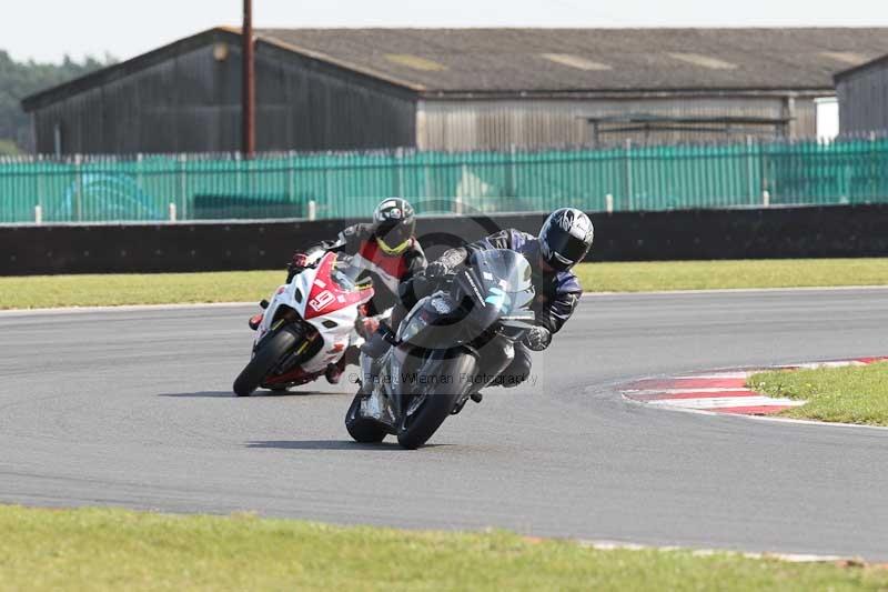 Motorcycle action photographs;Trackday digital images;event digital images;eventdigitalimages;no limits trackday;peter wileman photography;snetterton;snetterton circuit norfolk;snetterton photographs;trackday;trackday photos