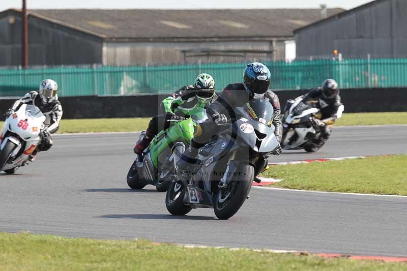 Motorcycle action photographs;Trackday digital images;event digital images;eventdigitalimages;no limits trackday;peter wileman photography;snetterton;snetterton circuit norfolk;snetterton photographs;trackday;trackday photos