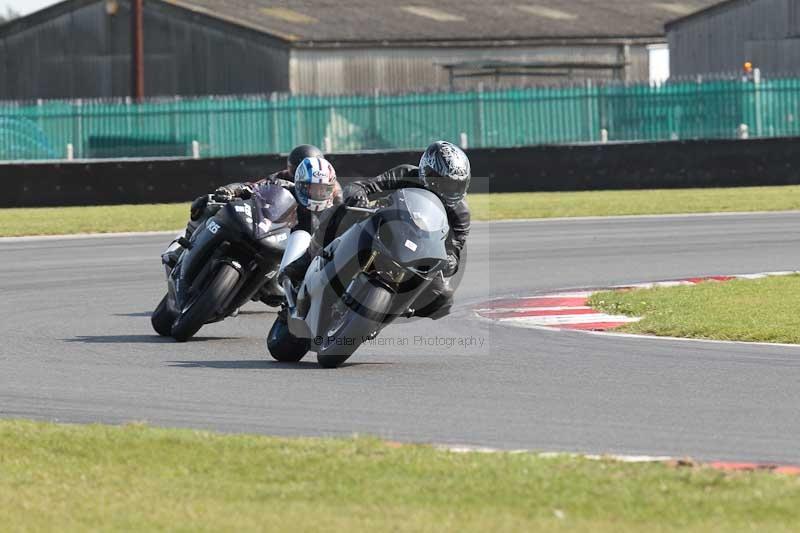 Motorcycle action photographs;Trackday digital images;event digital images;eventdigitalimages;no limits trackday;peter wileman photography;snetterton;snetterton circuit norfolk;snetterton photographs;trackday;trackday photos