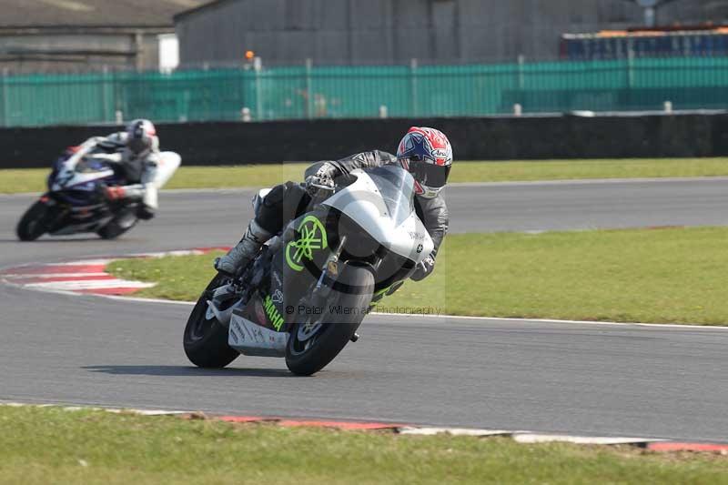 Motorcycle action photographs;Trackday digital images;event digital images;eventdigitalimages;no limits trackday;peter wileman photography;snetterton;snetterton circuit norfolk;snetterton photographs;trackday;trackday photos