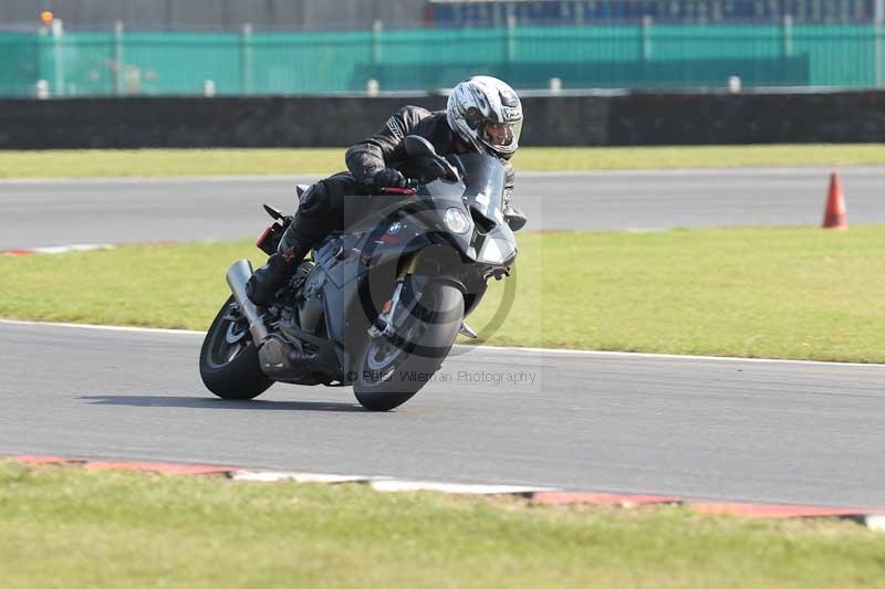 Motorcycle action photographs;Trackday digital images;event digital images;eventdigitalimages;no limits trackday;peter wileman photography;snetterton;snetterton circuit norfolk;snetterton photographs;trackday;trackday photos