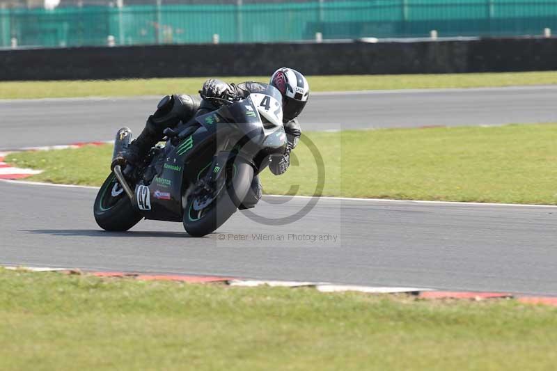 Motorcycle action photographs;Trackday digital images;event digital images;eventdigitalimages;no limits trackday;peter wileman photography;snetterton;snetterton circuit norfolk;snetterton photographs;trackday;trackday photos