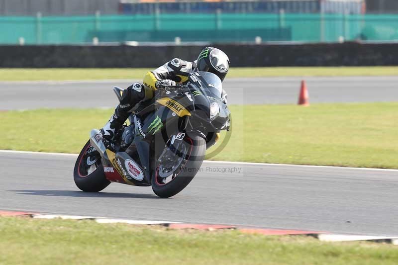 Motorcycle action photographs;Trackday digital images;event digital images;eventdigitalimages;no limits trackday;peter wileman photography;snetterton;snetterton circuit norfolk;snetterton photographs;trackday;trackday photos