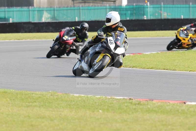 Motorcycle action photographs;Trackday digital images;event digital images;eventdigitalimages;no limits trackday;peter wileman photography;snetterton;snetterton circuit norfolk;snetterton photographs;trackday;trackday photos