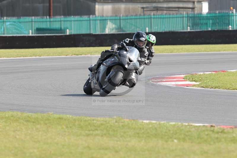 Motorcycle action photographs;Trackday digital images;event digital images;eventdigitalimages;no limits trackday;peter wileman photography;snetterton;snetterton circuit norfolk;snetterton photographs;trackday;trackday photos