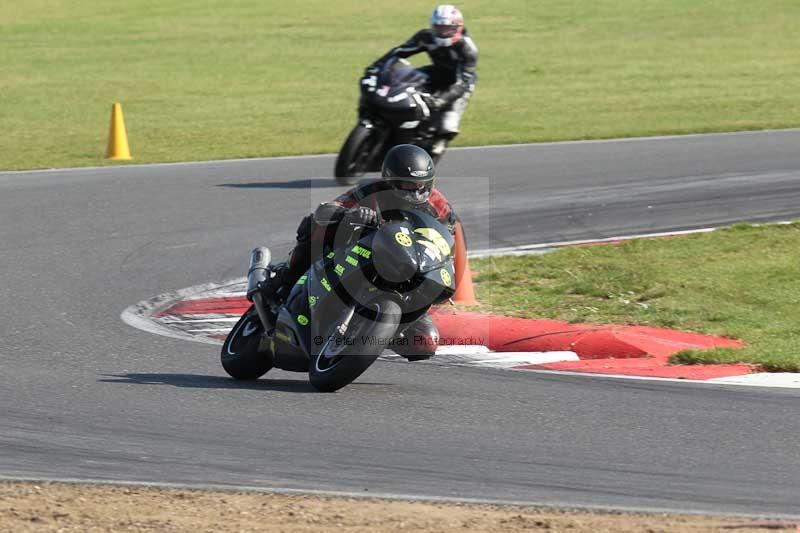Motorcycle action photographs;Trackday digital images;event digital images;eventdigitalimages;no limits trackday;peter wileman photography;snetterton;snetterton circuit norfolk;snetterton photographs;trackday;trackday photos
