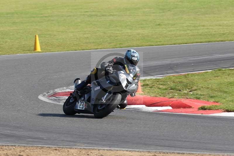 Motorcycle action photographs;Trackday digital images;event digital images;eventdigitalimages;no limits trackday;peter wileman photography;snetterton;snetterton circuit norfolk;snetterton photographs;trackday;trackday photos