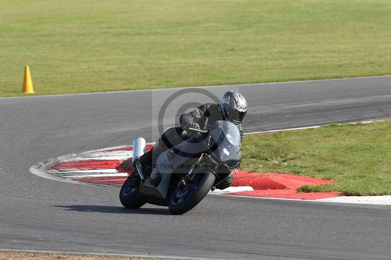 Motorcycle action photographs;Trackday digital images;event digital images;eventdigitalimages;no limits trackday;peter wileman photography;snetterton;snetterton circuit norfolk;snetterton photographs;trackday;trackday photos