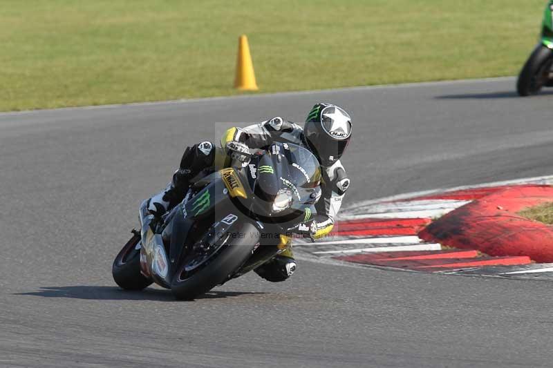 Motorcycle action photographs;Trackday digital images;event digital images;eventdigitalimages;no limits trackday;peter wileman photography;snetterton;snetterton circuit norfolk;snetterton photographs;trackday;trackday photos