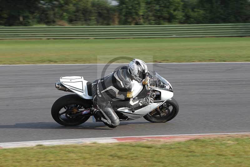 Motorcycle action photographs;Trackday digital images;event digital images;eventdigitalimages;no limits trackday;peter wileman photography;snetterton;snetterton circuit norfolk;snetterton photographs;trackday;trackday photos