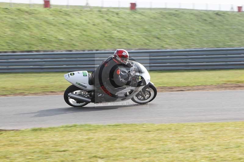 Motorcycle action photographs;Trackday digital images;event digital images;eventdigitalimages;no limits trackday;peter wileman photography;snetterton;snetterton circuit norfolk;snetterton photographs;trackday;trackday photos