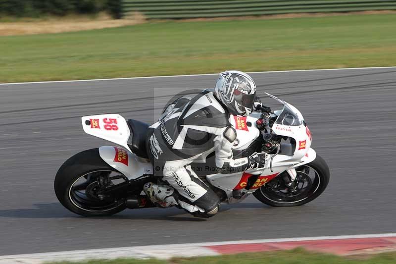 Motorcycle action photographs;Trackday digital images;event digital images;eventdigitalimages;no limits trackday;peter wileman photography;snetterton;snetterton circuit norfolk;snetterton photographs;trackday;trackday photos
