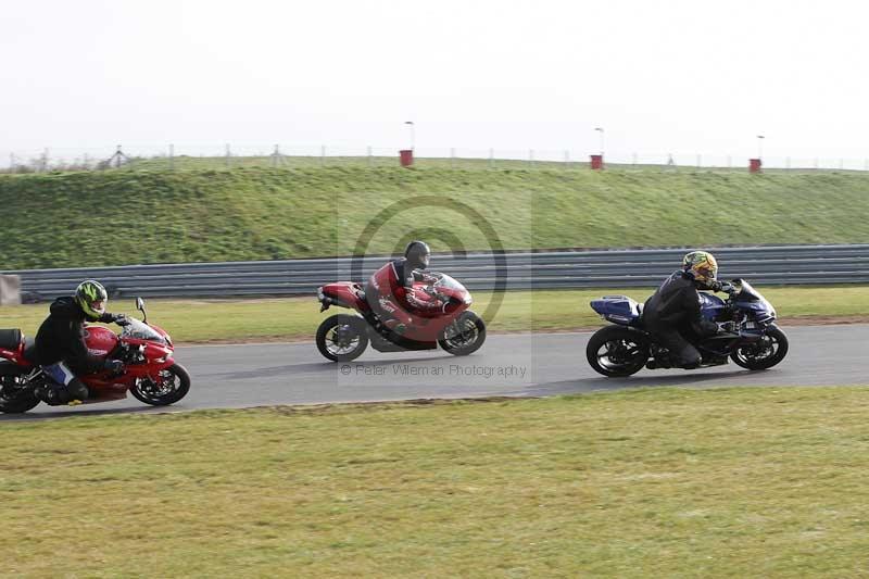 Motorcycle action photographs;Trackday digital images;event digital images;eventdigitalimages;no limits trackday;peter wileman photography;snetterton;snetterton circuit norfolk;snetterton photographs;trackday;trackday photos