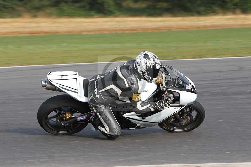 Motorcycle action photographs;Trackday digital images;event digital images;eventdigitalimages;no limits trackday;peter wileman photography;snetterton;snetterton circuit norfolk;snetterton photographs;trackday;trackday photos