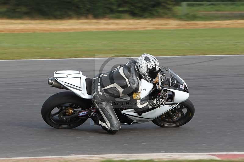 Motorcycle action photographs;Trackday digital images;event digital images;eventdigitalimages;no limits trackday;peter wileman photography;snetterton;snetterton circuit norfolk;snetterton photographs;trackday;trackday photos