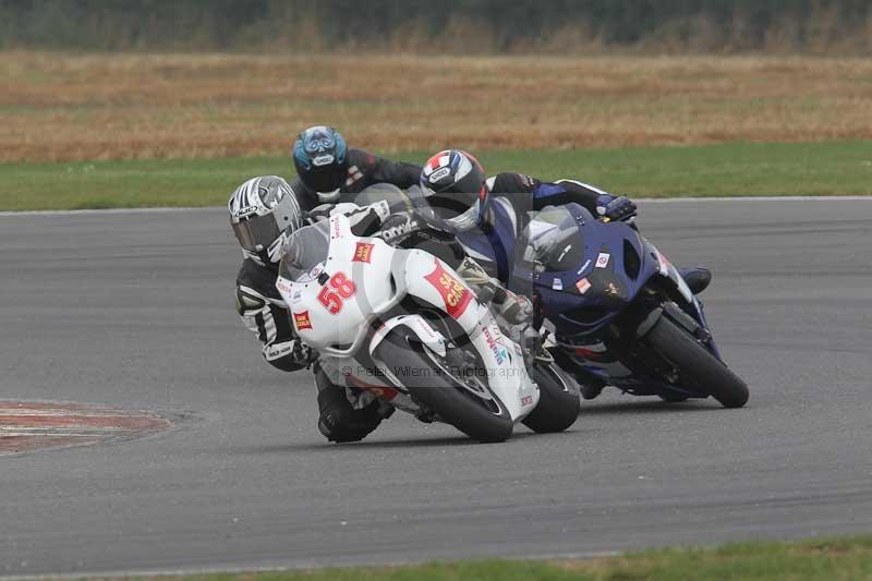 Motorcycle action photographs;Trackday digital images;event digital images;eventdigitalimages;no limits trackday;peter wileman photography;snetterton;snetterton circuit norfolk;snetterton photographs;trackday;trackday photos