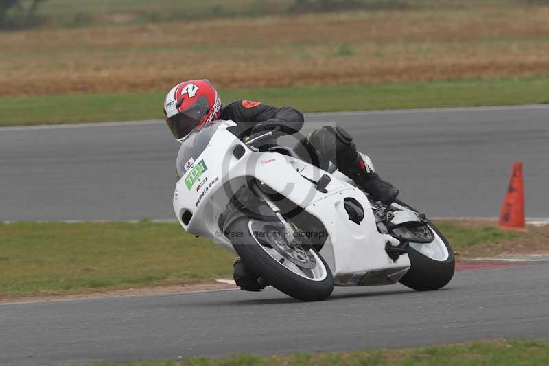 Motorcycle action photographs;Trackday digital images;event digital images;eventdigitalimages;no limits trackday;peter wileman photography;snetterton;snetterton circuit norfolk;snetterton photographs;trackday;trackday photos