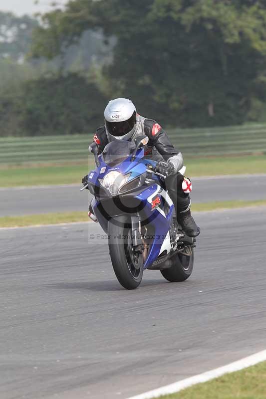 Motorcycle action photographs;Trackday digital images;event digital images;eventdigitalimages;no limits trackday;peter wileman photography;snetterton;snetterton circuit norfolk;snetterton photographs;trackday;trackday photos