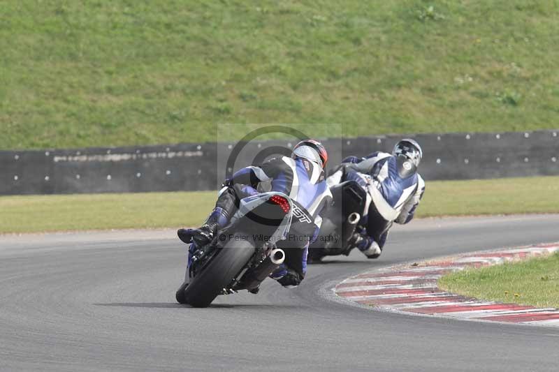Motorcycle action photographs;Trackday digital images;event digital images;eventdigitalimages;no limits trackday;peter wileman photography;snetterton;snetterton circuit norfolk;snetterton photographs;trackday;trackday photos