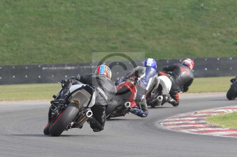 Motorcycle action photographs;Trackday digital images;event digital images;eventdigitalimages;no limits trackday;peter wileman photography;snetterton;snetterton circuit norfolk;snetterton photographs;trackday;trackday photos