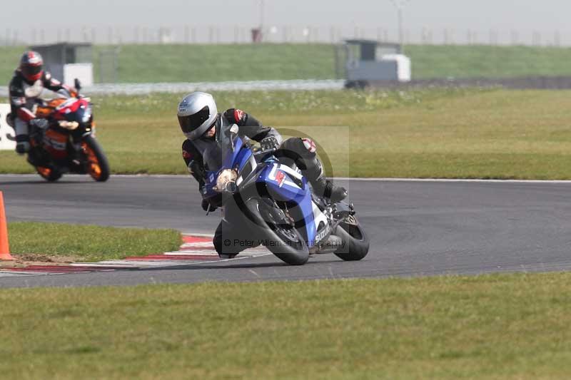 Motorcycle action photographs;Trackday digital images;event digital images;eventdigitalimages;no limits trackday;peter wileman photography;snetterton;snetterton circuit norfolk;snetterton photographs;trackday;trackday photos