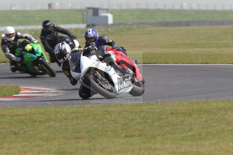 Motorcycle action photographs;Trackday digital images;event digital images;eventdigitalimages;no limits trackday;peter wileman photography;snetterton;snetterton circuit norfolk;snetterton photographs;trackday;trackday photos