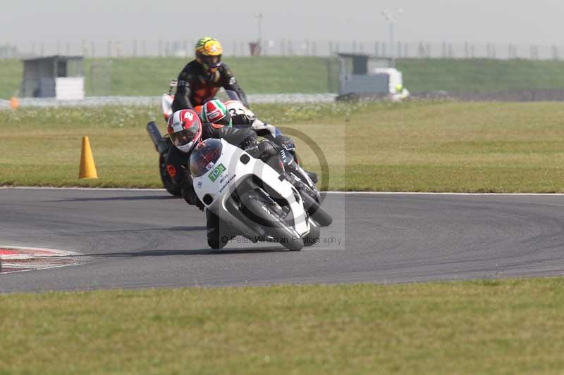 Motorcycle action photographs;Trackday digital images;event digital images;eventdigitalimages;no limits trackday;peter wileman photography;snetterton;snetterton circuit norfolk;snetterton photographs;trackday;trackday photos