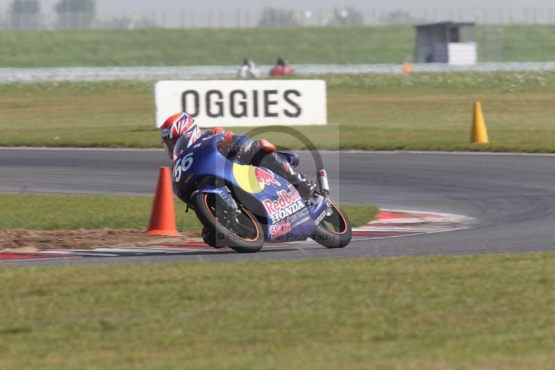 Motorcycle action photographs;Trackday digital images;event digital images;eventdigitalimages;no limits trackday;peter wileman photography;snetterton;snetterton circuit norfolk;snetterton photographs;trackday;trackday photos
