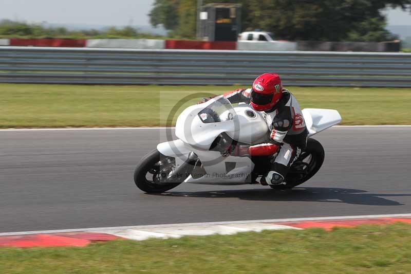 Motorcycle action photographs;Trackday digital images;event digital images;eventdigitalimages;no limits trackday;peter wileman photography;snetterton;snetterton circuit norfolk;snetterton photographs;trackday;trackday photos