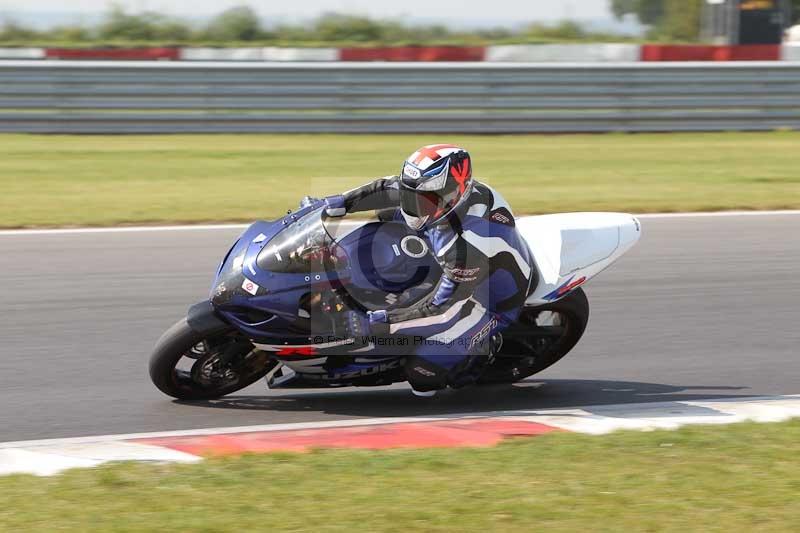 Motorcycle action photographs;Trackday digital images;event digital images;eventdigitalimages;no limits trackday;peter wileman photography;snetterton;snetterton circuit norfolk;snetterton photographs;trackday;trackday photos