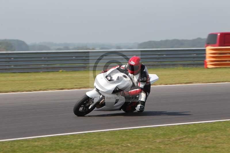 Motorcycle action photographs;Trackday digital images;event digital images;eventdigitalimages;no limits trackday;peter wileman photography;snetterton;snetterton circuit norfolk;snetterton photographs;trackday;trackday photos