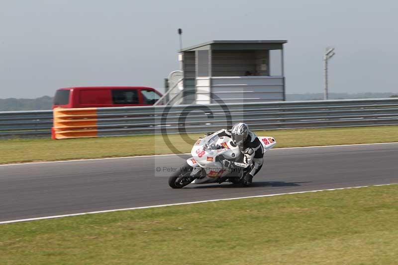 Motorcycle action photographs;Trackday digital images;event digital images;eventdigitalimages;no limits trackday;peter wileman photography;snetterton;snetterton circuit norfolk;snetterton photographs;trackday;trackday photos