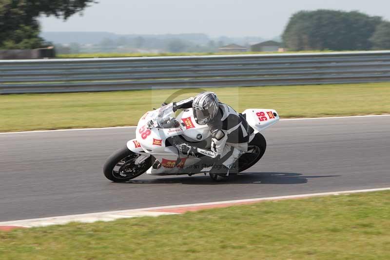 Motorcycle action photographs;Trackday digital images;event digital images;eventdigitalimages;no limits trackday;peter wileman photography;snetterton;snetterton circuit norfolk;snetterton photographs;trackday;trackday photos