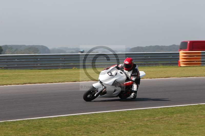 Motorcycle action photographs;Trackday digital images;event digital images;eventdigitalimages;no limits trackday;peter wileman photography;snetterton;snetterton circuit norfolk;snetterton photographs;trackday;trackday photos