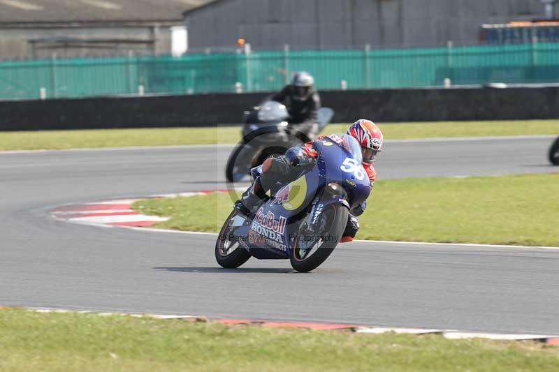 Motorcycle action photographs;Trackday digital images;event digital images;eventdigitalimages;no limits trackday;peter wileman photography;snetterton;snetterton circuit norfolk;snetterton photographs;trackday;trackday photos