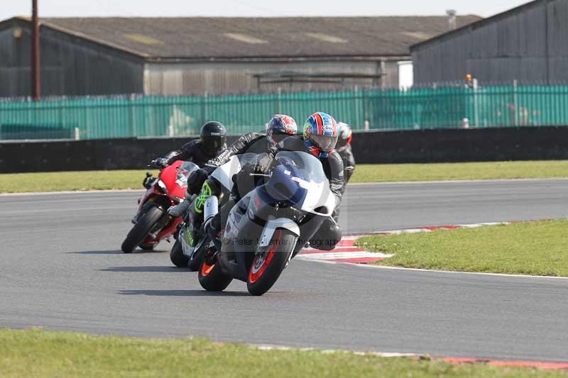 Motorcycle action photographs;Trackday digital images;event digital images;eventdigitalimages;no limits trackday;peter wileman photography;snetterton;snetterton circuit norfolk;snetterton photographs;trackday;trackday photos