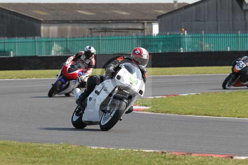Motorcycle action photographs;Trackday digital images;event digital images;eventdigitalimages;no limits trackday;peter wileman photography;snetterton;snetterton circuit norfolk;snetterton photographs;trackday;trackday photos