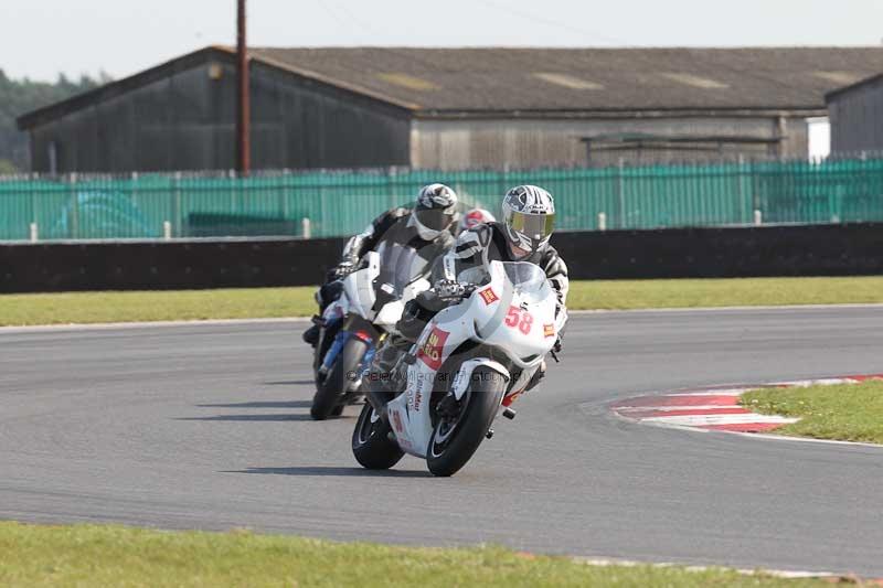 Motorcycle action photographs;Trackday digital images;event digital images;eventdigitalimages;no limits trackday;peter wileman photography;snetterton;snetterton circuit norfolk;snetterton photographs;trackday;trackday photos
