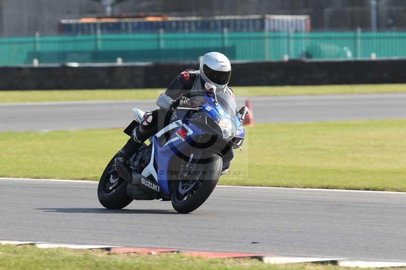 Motorcycle action photographs;Trackday digital images;event digital images;eventdigitalimages;no limits trackday;peter wileman photography;snetterton;snetterton circuit norfolk;snetterton photographs;trackday;trackday photos