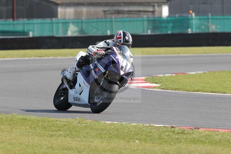 Motorcycle action photographs;Trackday digital images;event digital images;eventdigitalimages;no limits trackday;peter wileman photography;snetterton;snetterton circuit norfolk;snetterton photographs;trackday;trackday photos