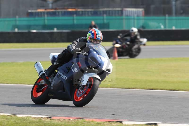 Motorcycle action photographs;Trackday digital images;event digital images;eventdigitalimages;no limits trackday;peter wileman photography;snetterton;snetterton circuit norfolk;snetterton photographs;trackday;trackday photos