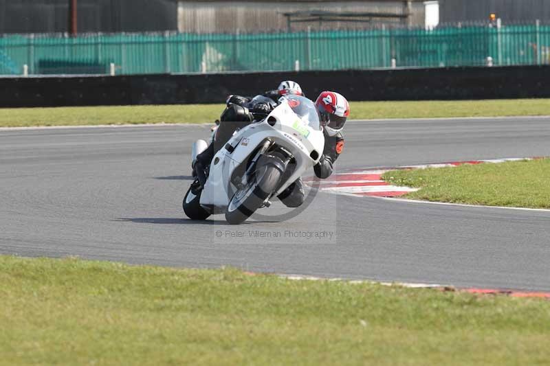 Motorcycle action photographs;Trackday digital images;event digital images;eventdigitalimages;no limits trackday;peter wileman photography;snetterton;snetterton circuit norfolk;snetterton photographs;trackday;trackday photos