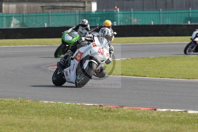 Motorcycle action photographs;Trackday digital images;event digital images;eventdigitalimages;no limits trackday;peter wileman photography;snetterton;snetterton circuit norfolk;snetterton photographs;trackday;trackday photos