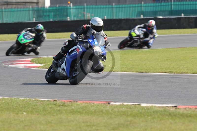 Motorcycle action photographs;Trackday digital images;event digital images;eventdigitalimages;no limits trackday;peter wileman photography;snetterton;snetterton circuit norfolk;snetterton photographs;trackday;trackday photos