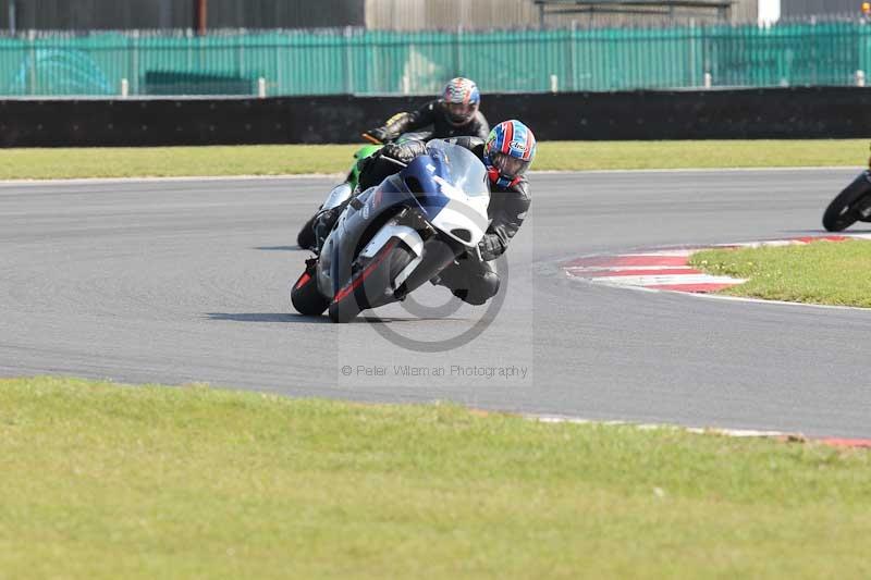 Motorcycle action photographs;Trackday digital images;event digital images;eventdigitalimages;no limits trackday;peter wileman photography;snetterton;snetterton circuit norfolk;snetterton photographs;trackday;trackday photos