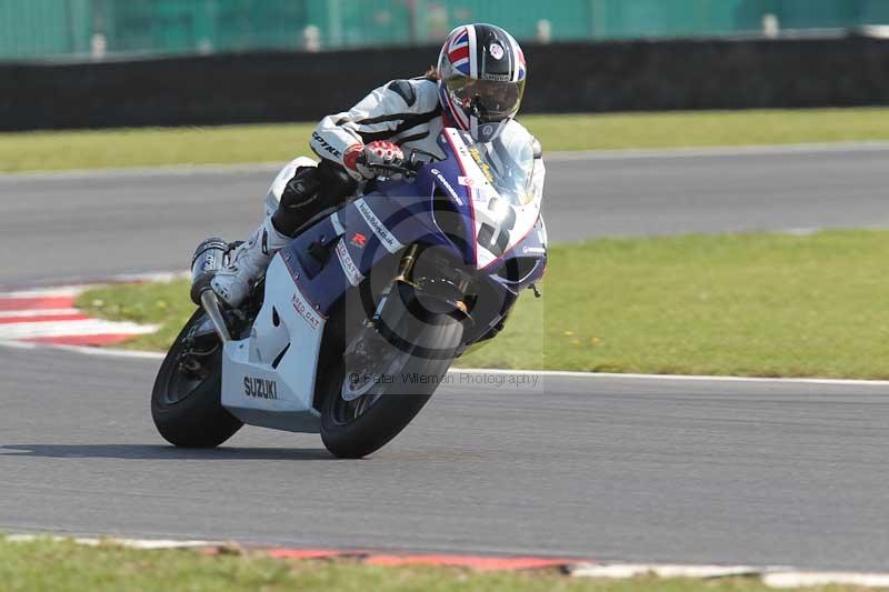 Motorcycle action photographs;Trackday digital images;event digital images;eventdigitalimages;no limits trackday;peter wileman photography;snetterton;snetterton circuit norfolk;snetterton photographs;trackday;trackday photos