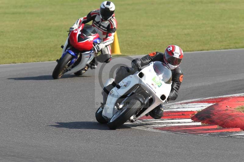 Motorcycle action photographs;Trackday digital images;event digital images;eventdigitalimages;no limits trackday;peter wileman photography;snetterton;snetterton circuit norfolk;snetterton photographs;trackday;trackday photos
