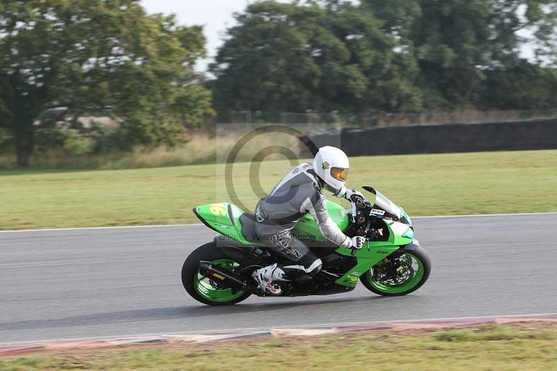 Motorcycle action photographs;Trackday digital images;event digital images;eventdigitalimages;no limits trackday;peter wileman photography;snetterton;snetterton circuit norfolk;snetterton photographs;trackday;trackday photos