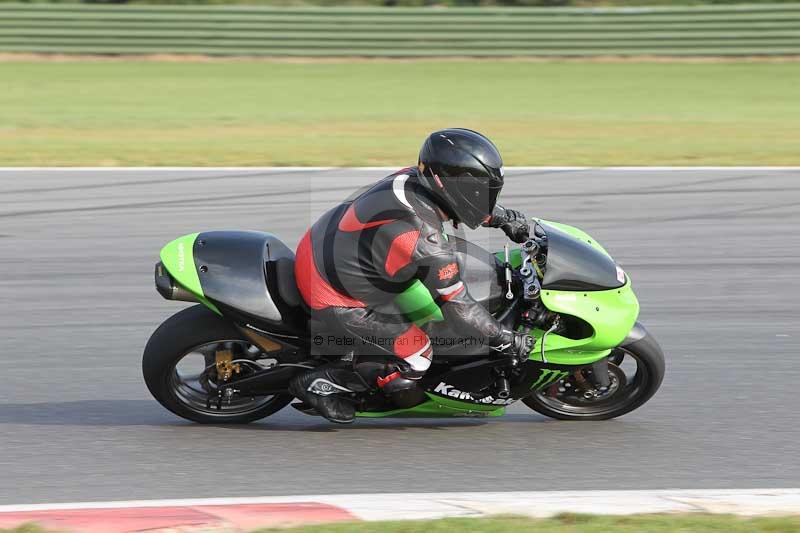 Motorcycle action photographs;Trackday digital images;event digital images;eventdigitalimages;no limits trackday;peter wileman photography;snetterton;snetterton circuit norfolk;snetterton photographs;trackday;trackday photos