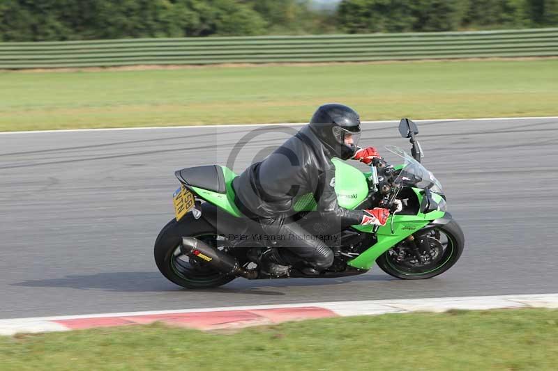 Motorcycle action photographs;Trackday digital images;event digital images;eventdigitalimages;no limits trackday;peter wileman photography;snetterton;snetterton circuit norfolk;snetterton photographs;trackday;trackday photos